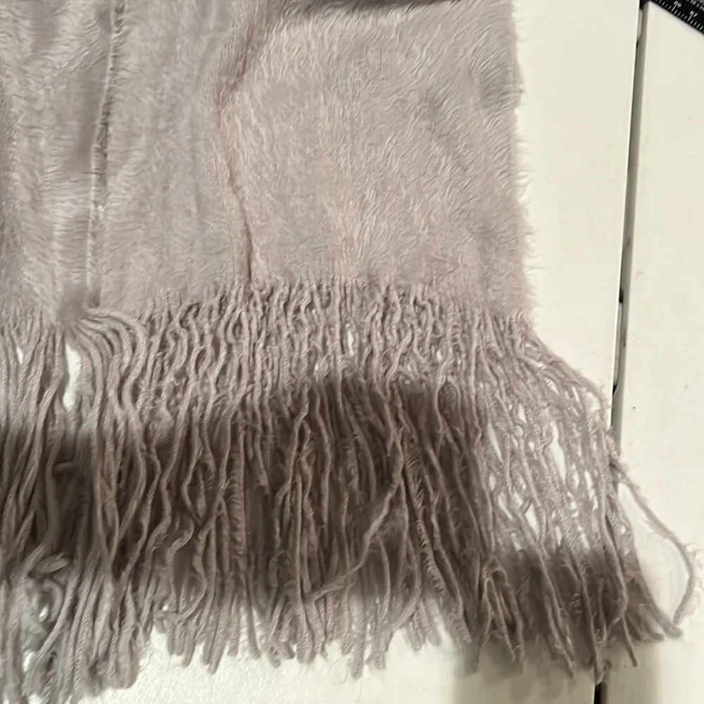 Bebe  gray / silver super soft knit fringe scarf silver BeBe patch mohair look*🆓